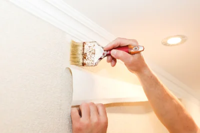 Pose de papier peint à Plouguernével — revêtements muraux et toiles de verre